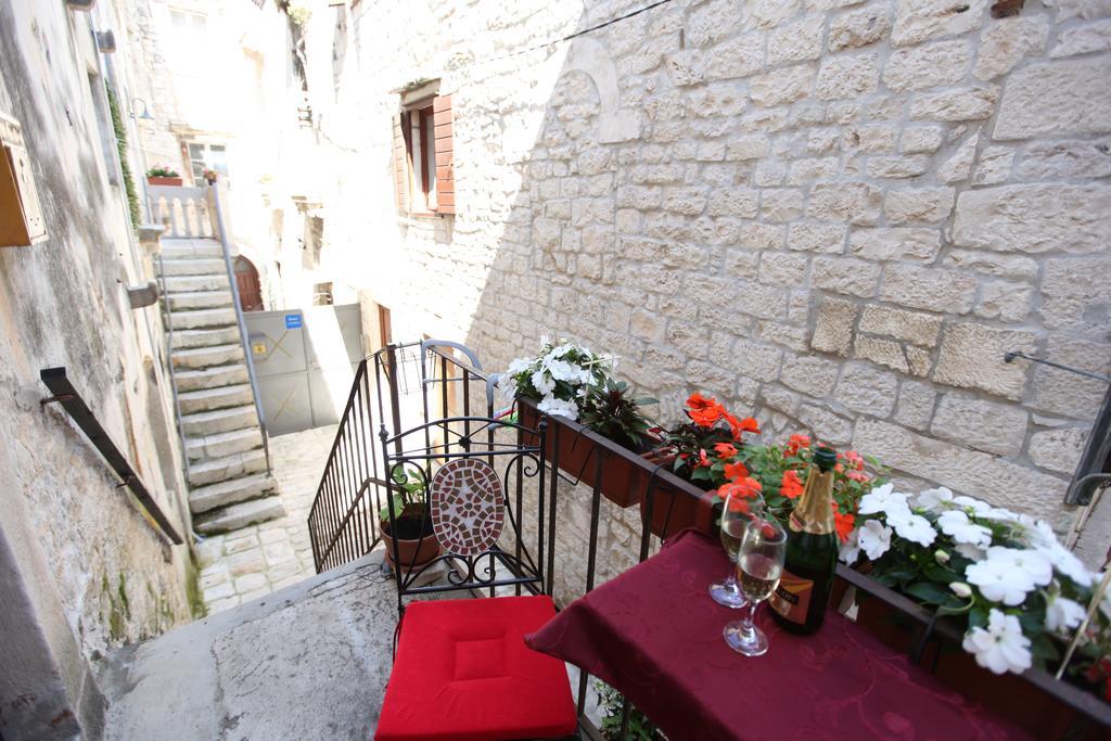 Tragurium & Salona Apartments Trogir Exterior foto