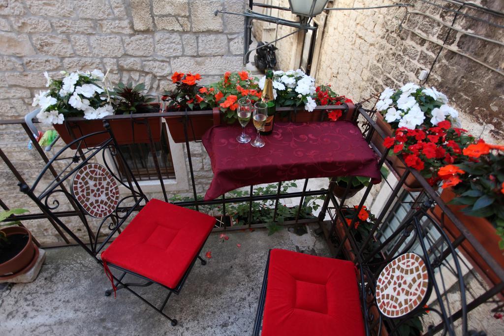 Tragurium & Salona Apartments Trogir Exterior foto