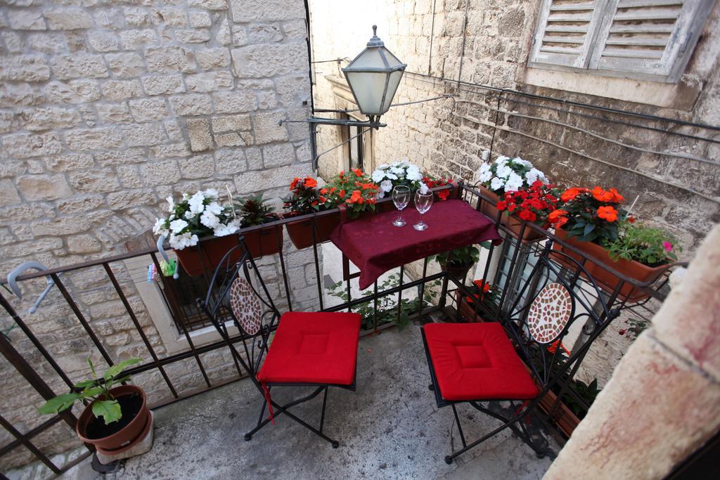 Tragurium & Salona Apartments Trogir Exterior foto
