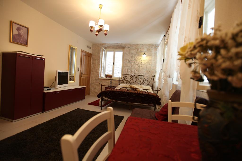 Tragurium & Salona Apartments Trogir Exterior foto