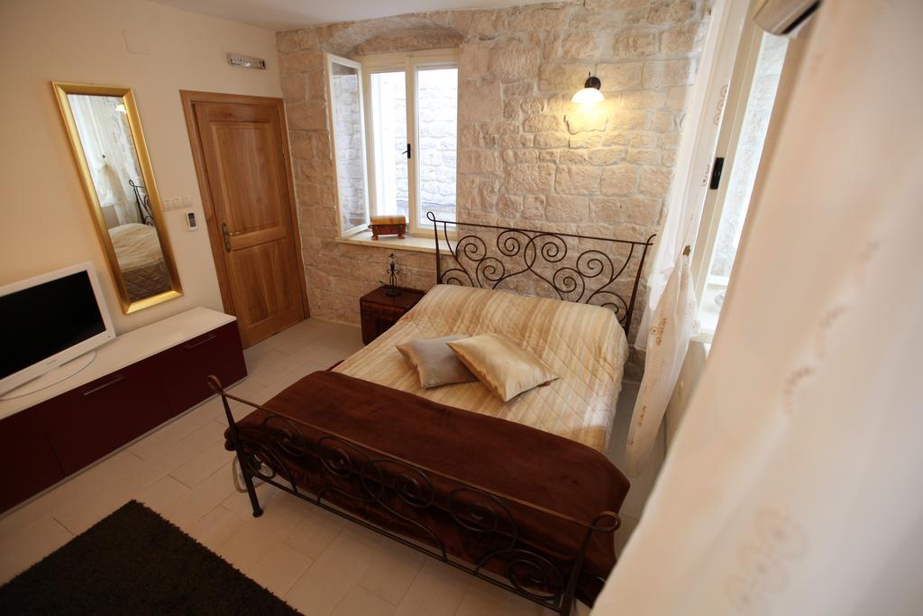 Tragurium & Salona Apartments Trogir Exterior foto