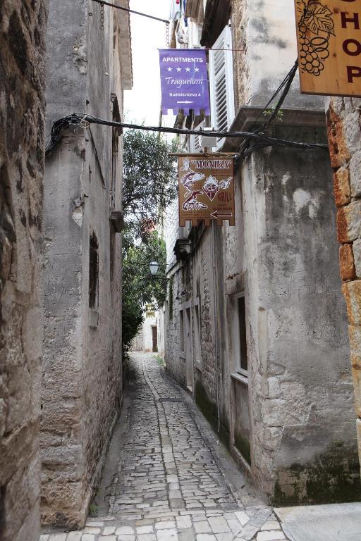 Tragurium & Salona Apartments Trogir Zimmer foto